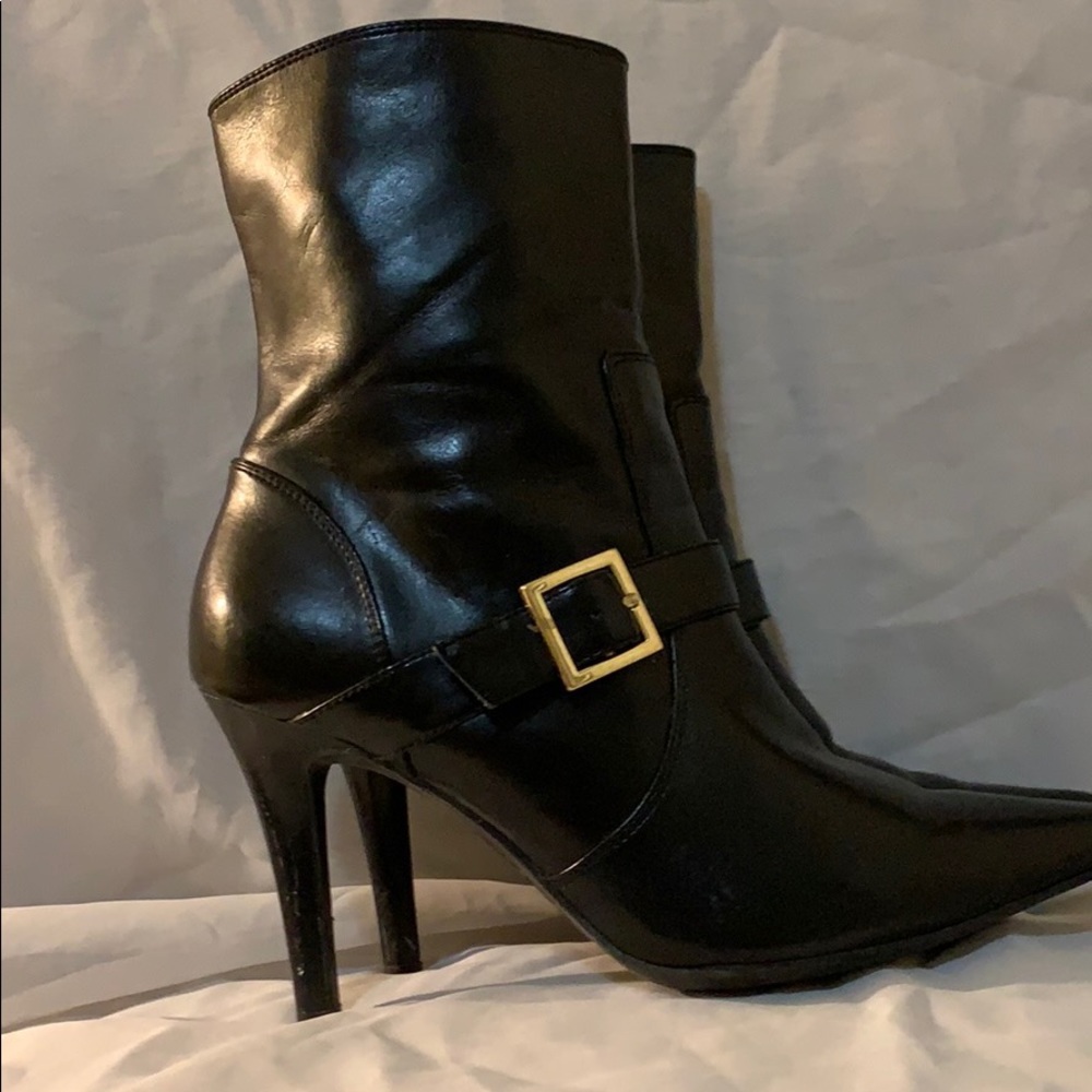 Chaps Kalana heel boots buckle